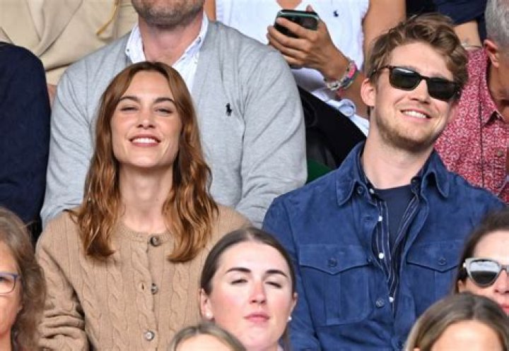 Alexa Chung : Family, Boyfriend, Net Worth & Haircut