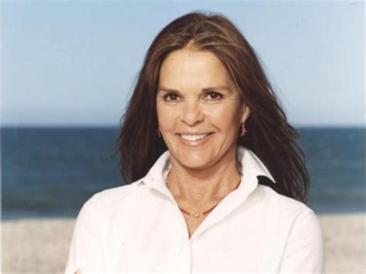Ali MacGraw Height, Weight, Measurements, Bra Size, Shoe Size