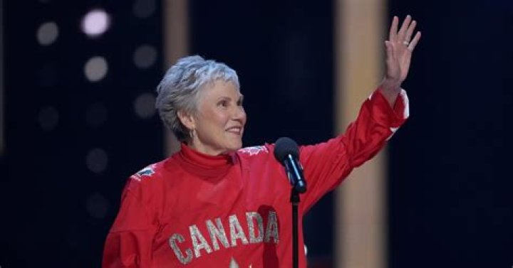 Anne Murray: Husband, net worth, tattoos, smoking & body measurements