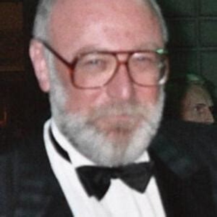 Barney Rosenzweig Net Worth