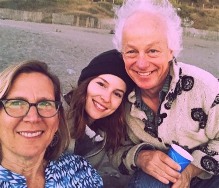 Bridgit Mendler Parents, Meet Bridgit Mendler Father Harry And Mother Leah - SarkariResult