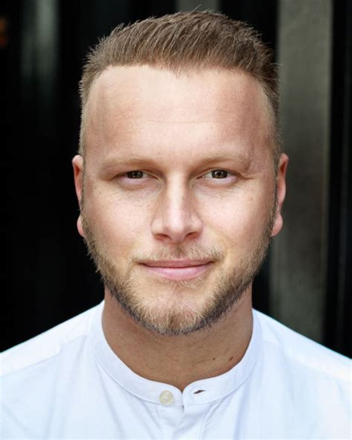 Chris Barton (actor)