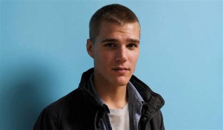 Chris Zylka Height, Weight, Body Measurements, Shoe Size