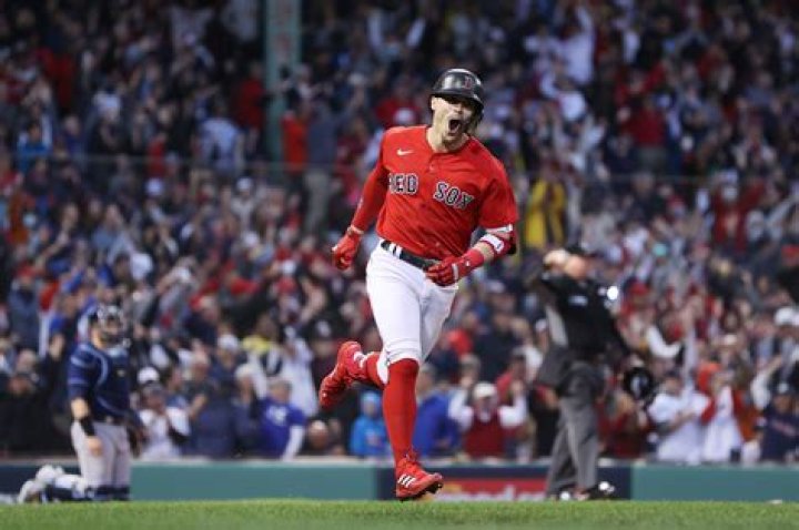 Enrique Hernandez Net Worth: Details About Age, Contract, Stats, Wife - SarkariResult