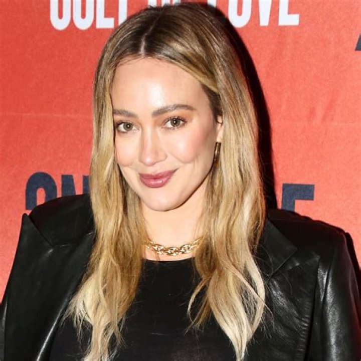 Hilary Duff Net Worth: Details About Age, Income, Movie, Career, Bf, Home - SarkariResult