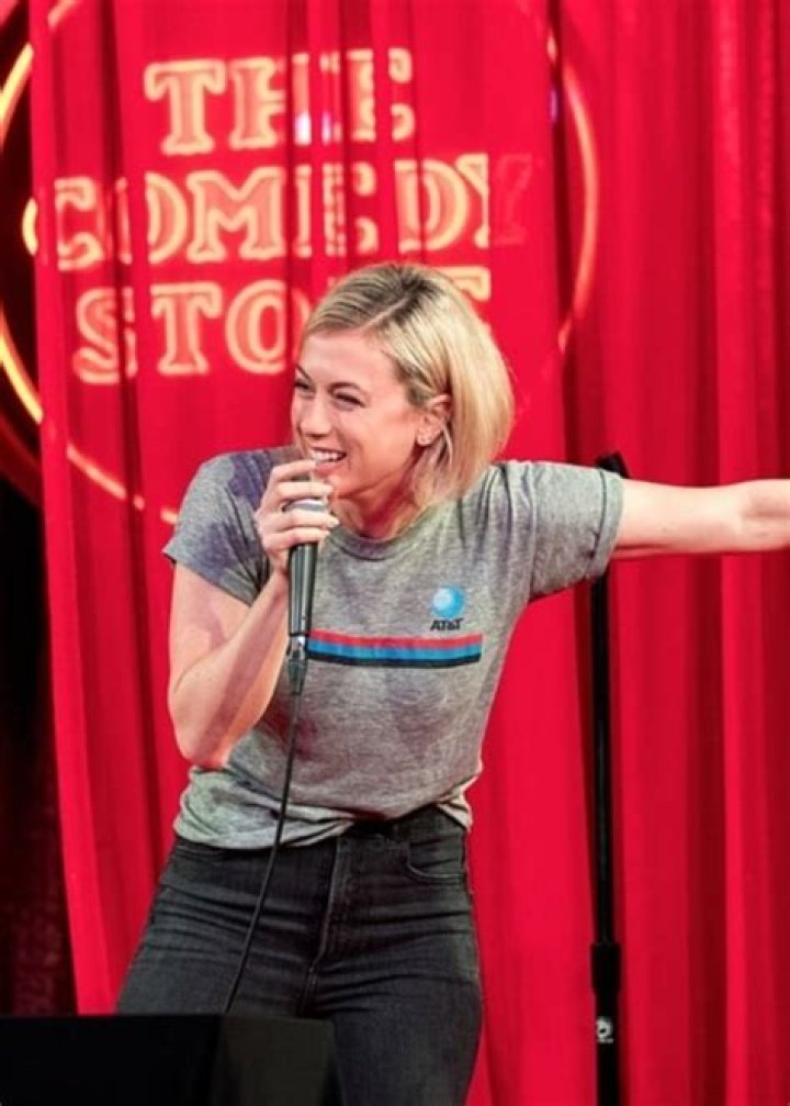 Iliza Shlesinger Height, Weight, Body Measurements, Bra Size, Shoe Size
