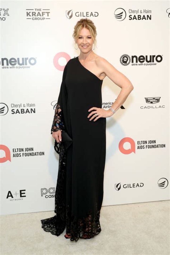 Jenna Elfman Height, Weight, Measurements, Bra Size, Shoe Size