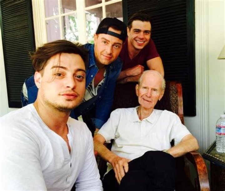 Joey Lawrence Net Worth: Details About Brothers, Spouse, Movies, Kids - SarkariResult