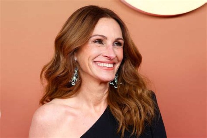 Julia Roberts Net Worth: Details About Income, Career, Movies, Assets - SarkariResult