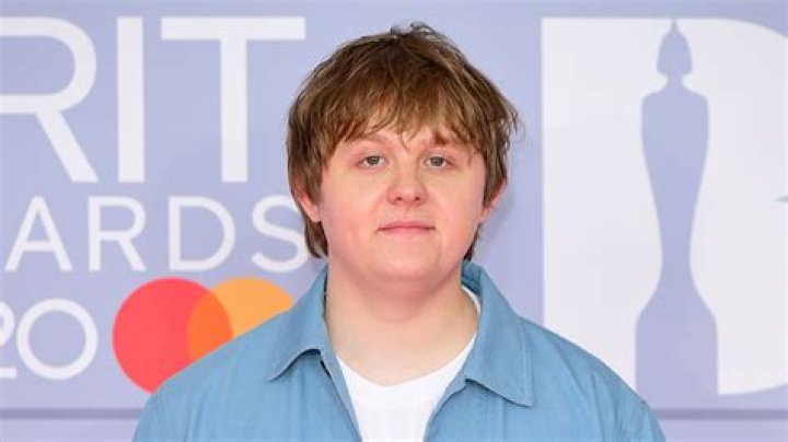 Lewis Capaldi Net Worth: Details About Singer, Career, Age, Cars, Income - SarkariResult