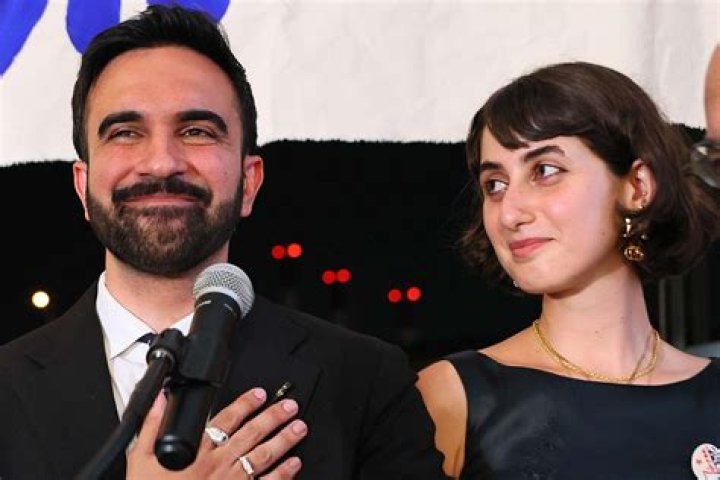 Lily-Rose Singer Net Worth, Wiki, Parents, Ethnicity, Religion, Wikipedia, Biography, Age, Family And More - SarkariResult