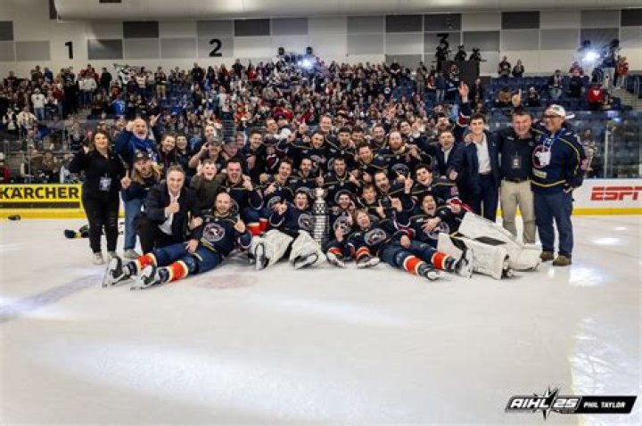 Mike McKenzie (ice hockey)