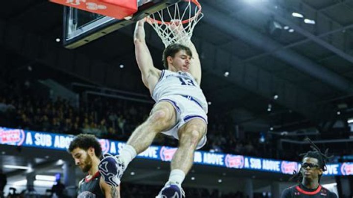 Who Are Brooks Barnhizer Parents? Everything To Know About Power Forward